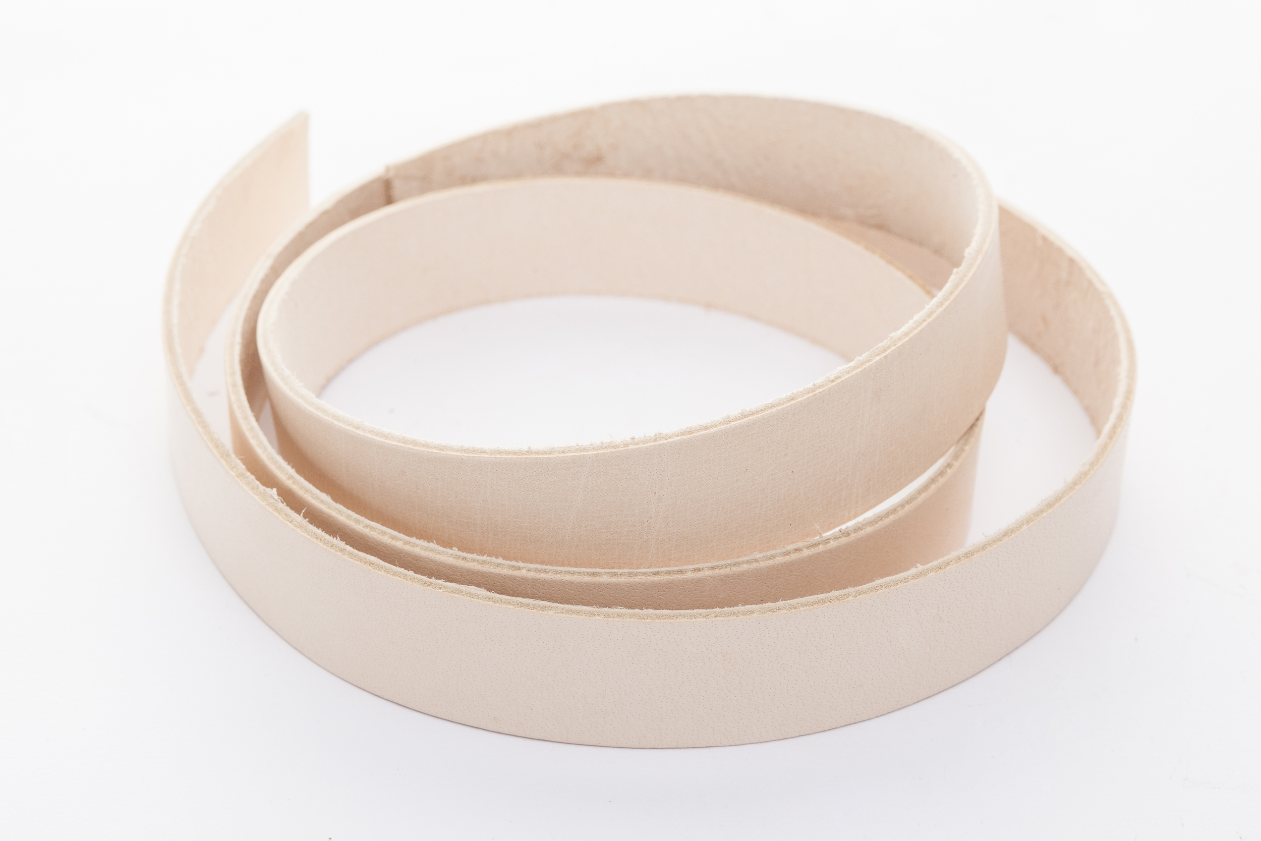 Lederband Flach. Länge: 1 m; Dicke: 2 mm - Natur. Breite: 30 mm