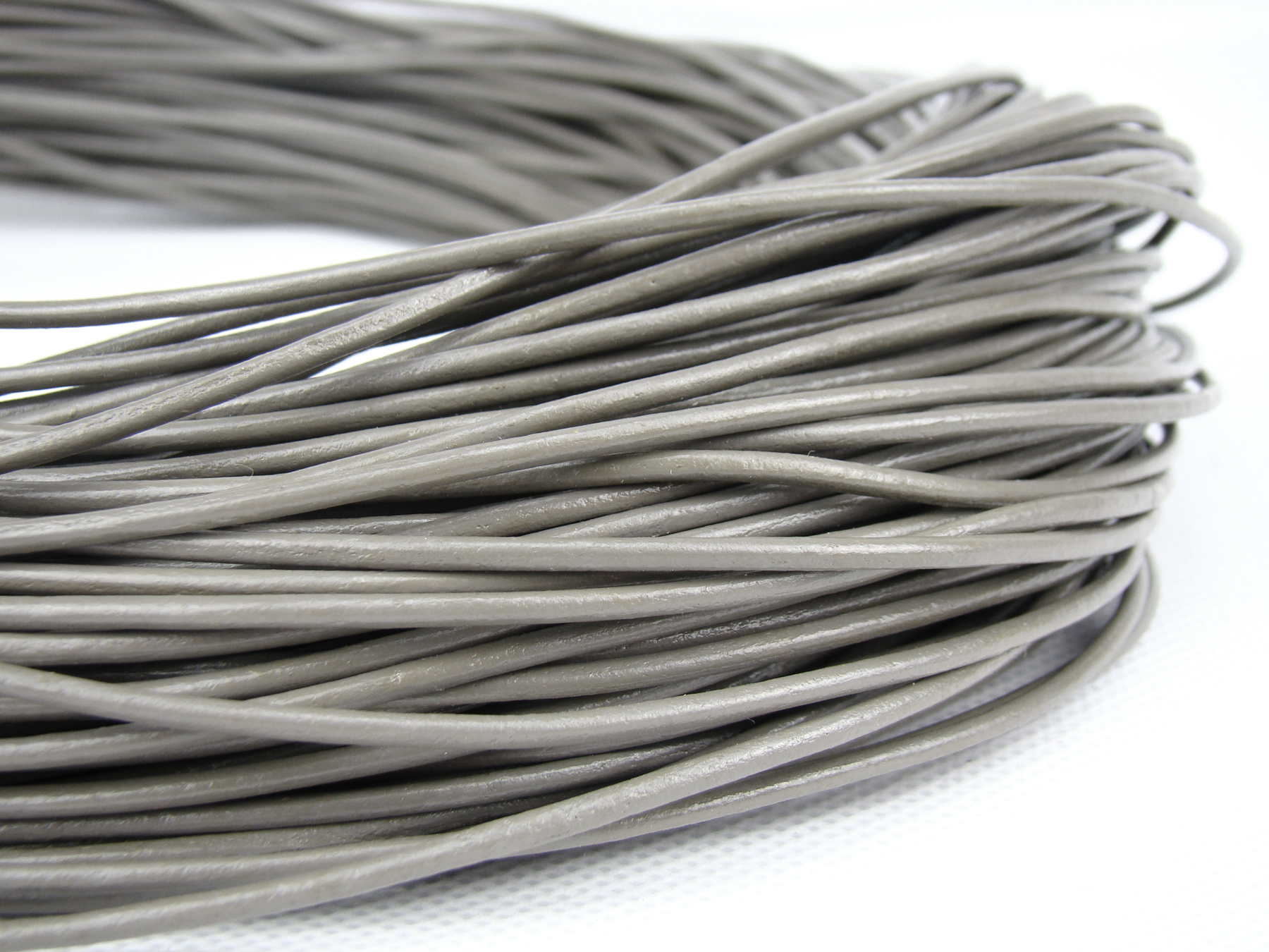 Lederschnur Rund 2 mm - Grau. Länge: 30 m