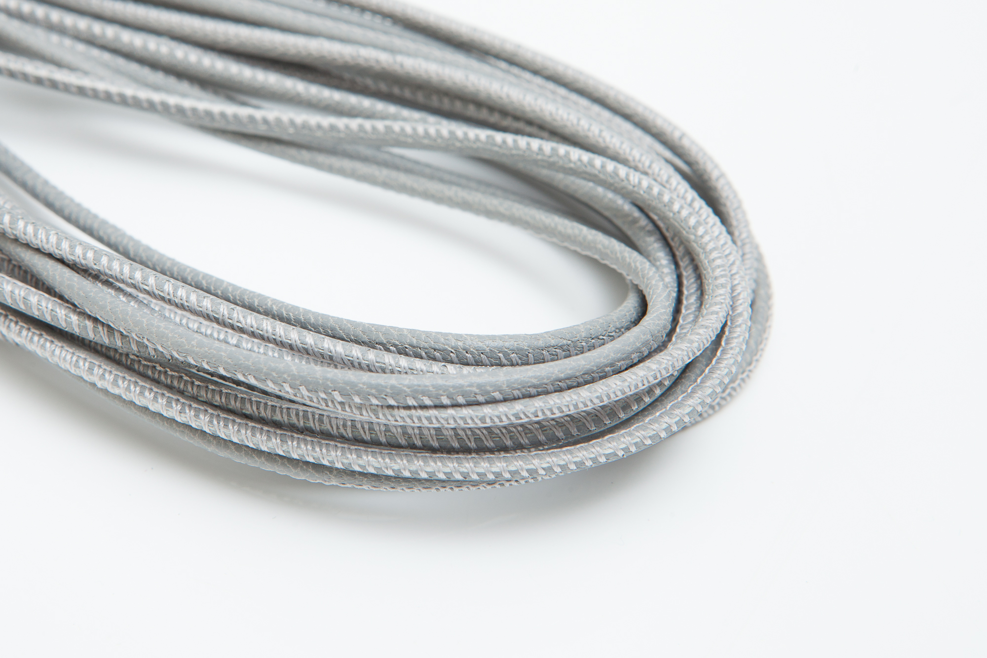 Lederschnur Rund gesäumt 2,5 mm - Grau. Länge: 2 m