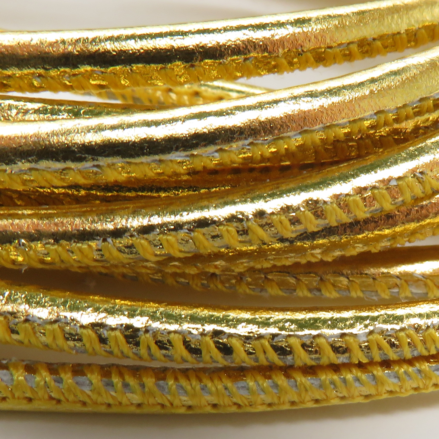 Lederschnur Rund gesäumt 2,5 mm - Gold. Länge: 5 m