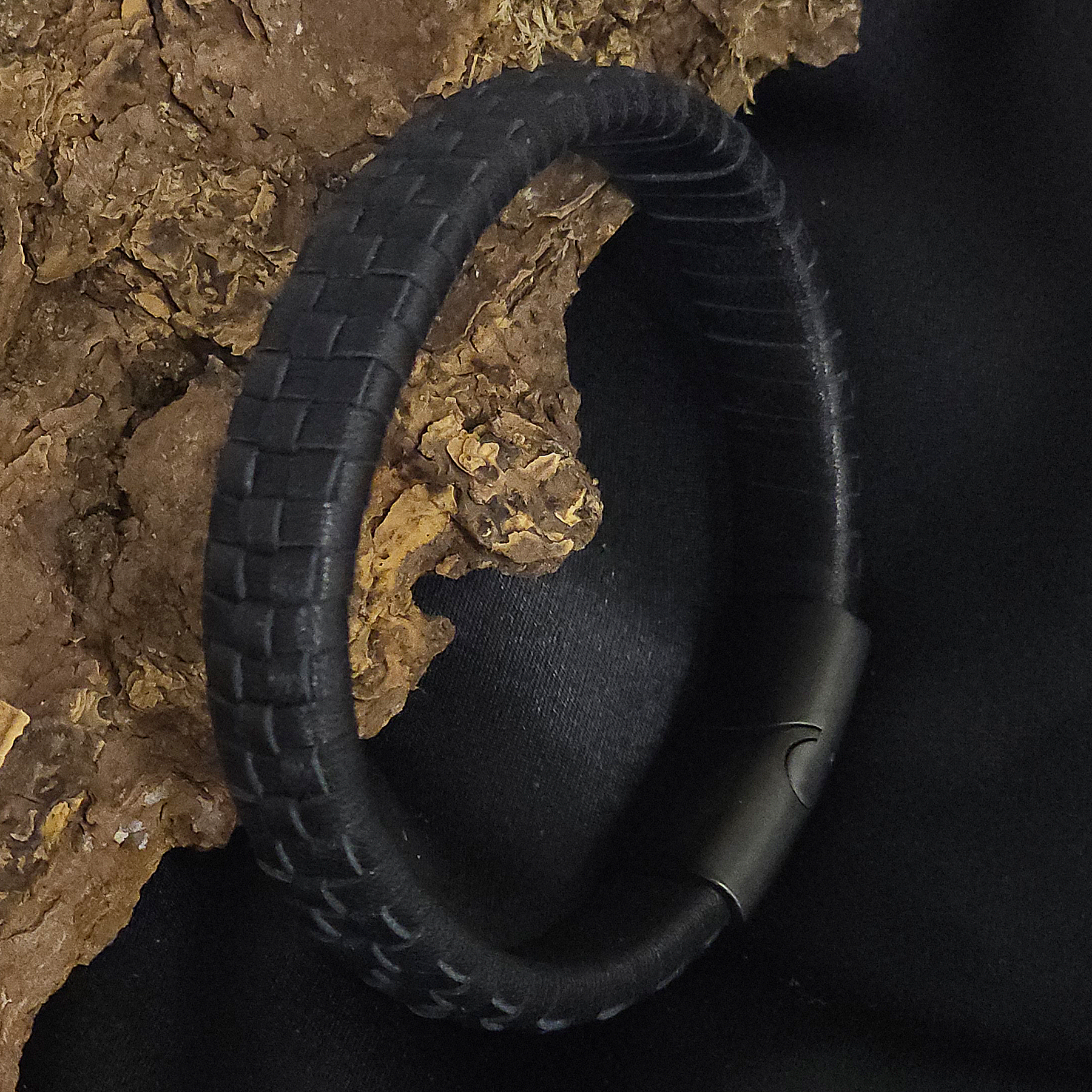 Geflochtenes Lederarmband flach - 12 mm Breite - Schwarz. Größe: 20 cm (M)