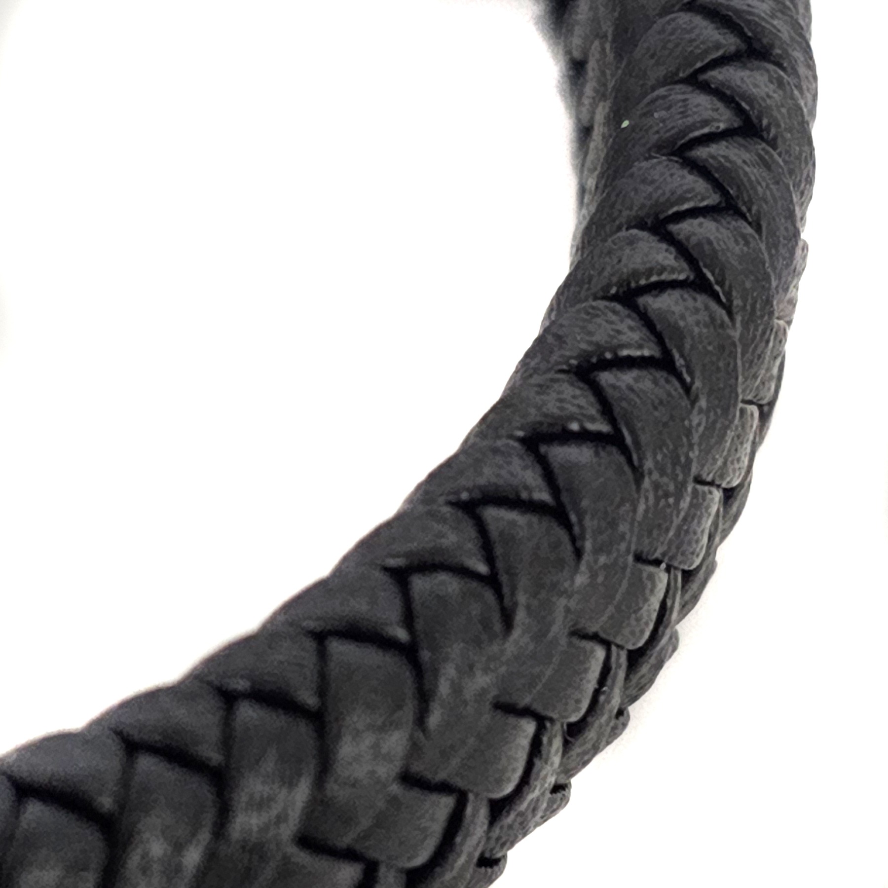 Geflochtenes Lederarmband flach fein - 12 mm Breite - Schwarz - matt schwarzer Verschluss. Größe: 21 cm (L)