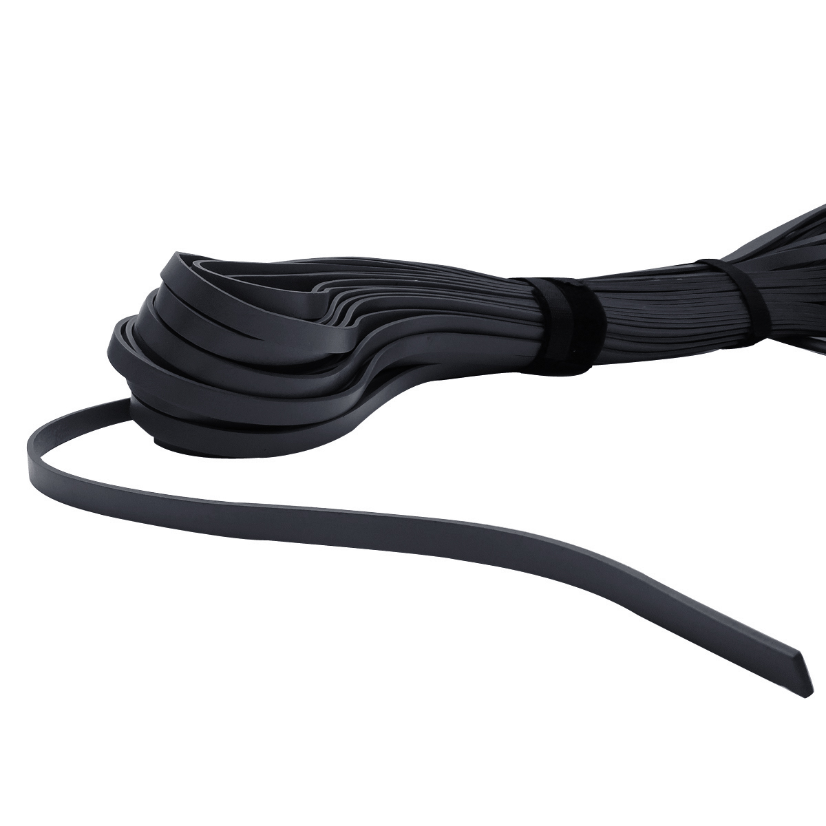 Schwarzes Lederband in einer Breite von 10 mm und 2 mm Dicke für das kreative Lederhandwerk