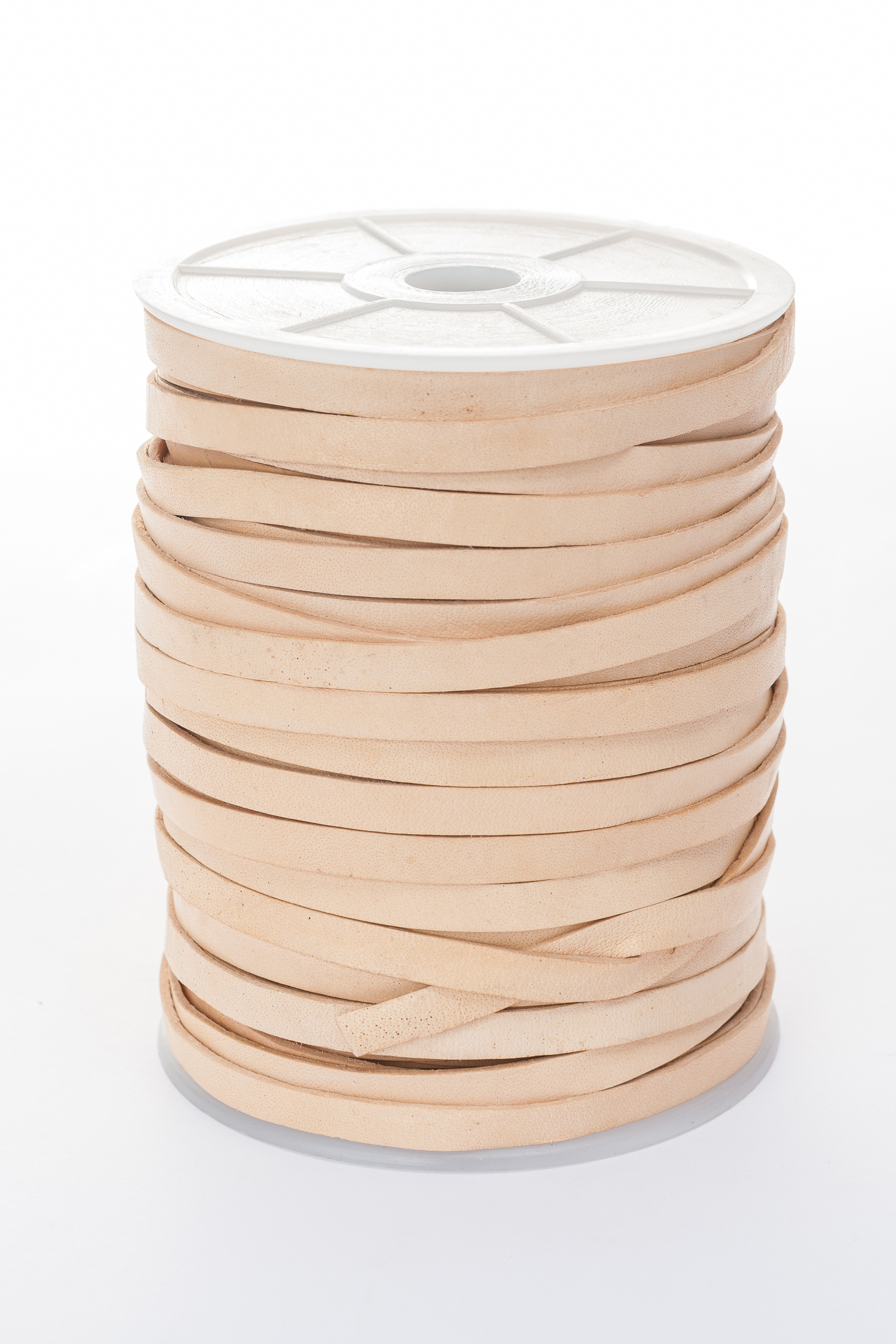 Lederband Flach 7 mm x 1,5 mm - Natur. Länge: 25 m auf Rolle