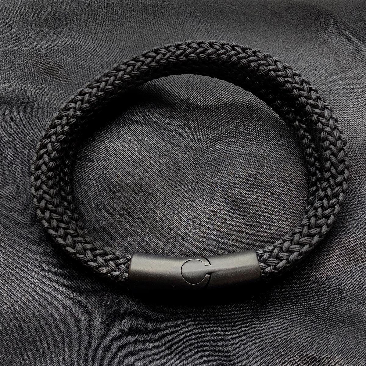 Lederarmband für Herren aus zwei quadratischen Lederschnüren mit mattem Magnetverschluss