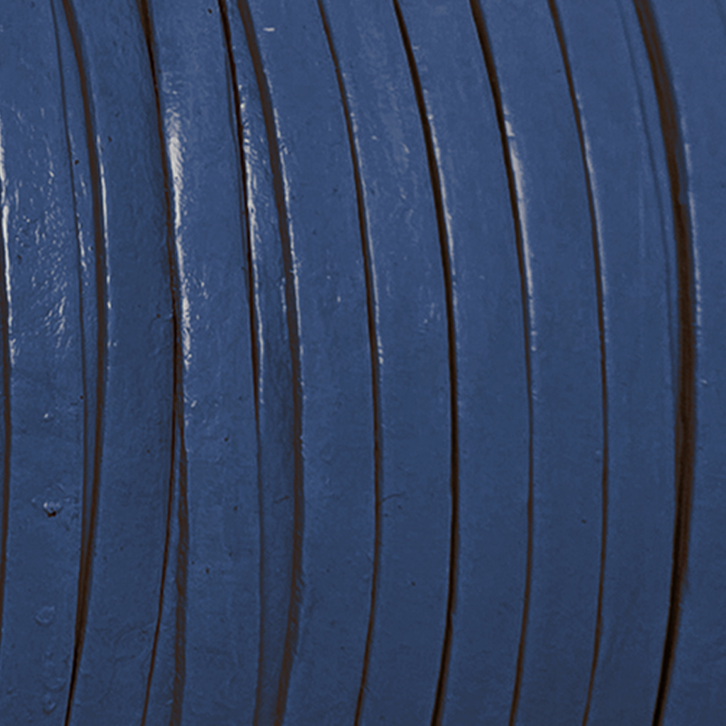 Flaches Echtlederband in Blau, vegatabil gegerbt und 4 mm Breite, sowie 1 mm Dicke
