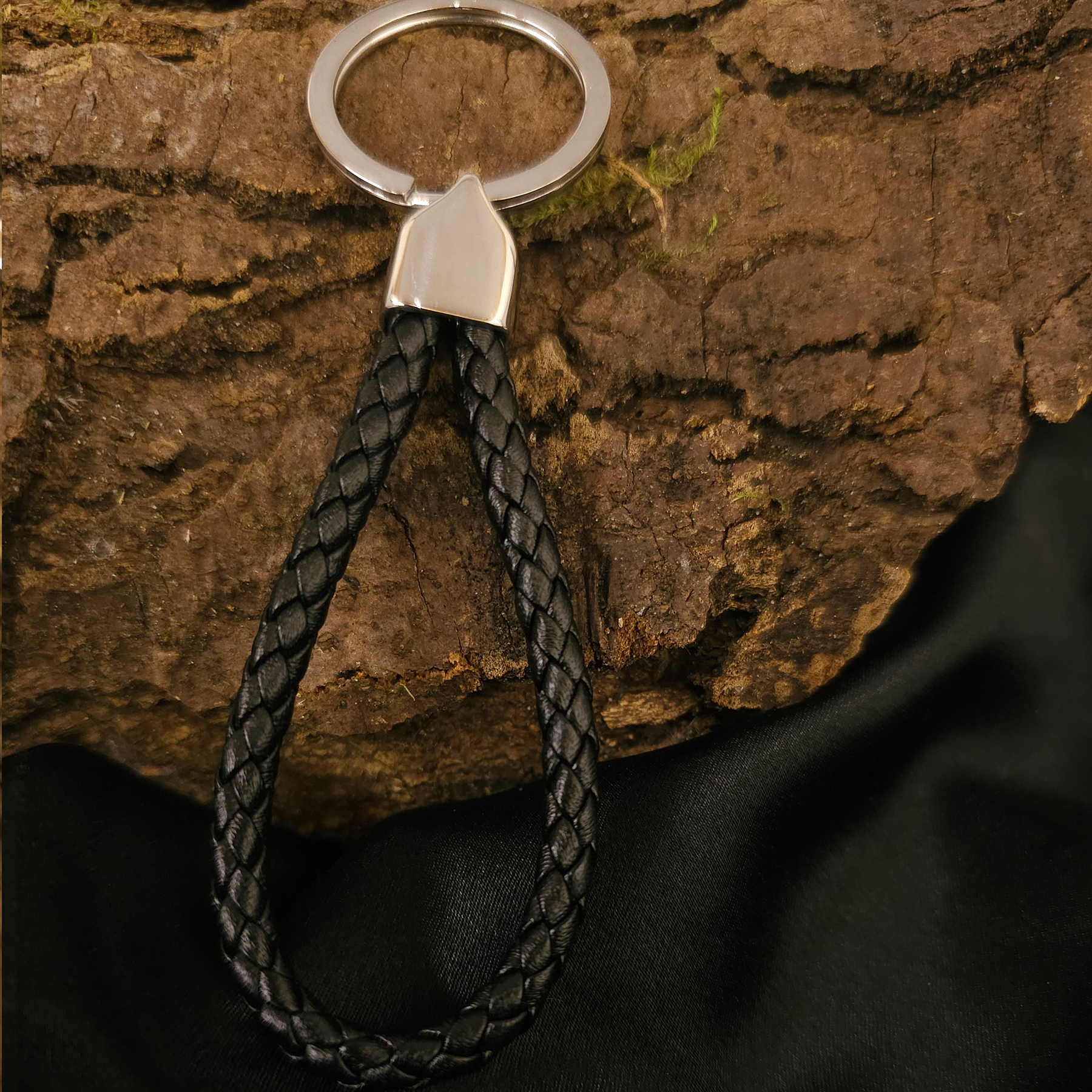 Schlüsselanhänger aus Leder in Schwarz geflochten mit Edelstahlring 5
