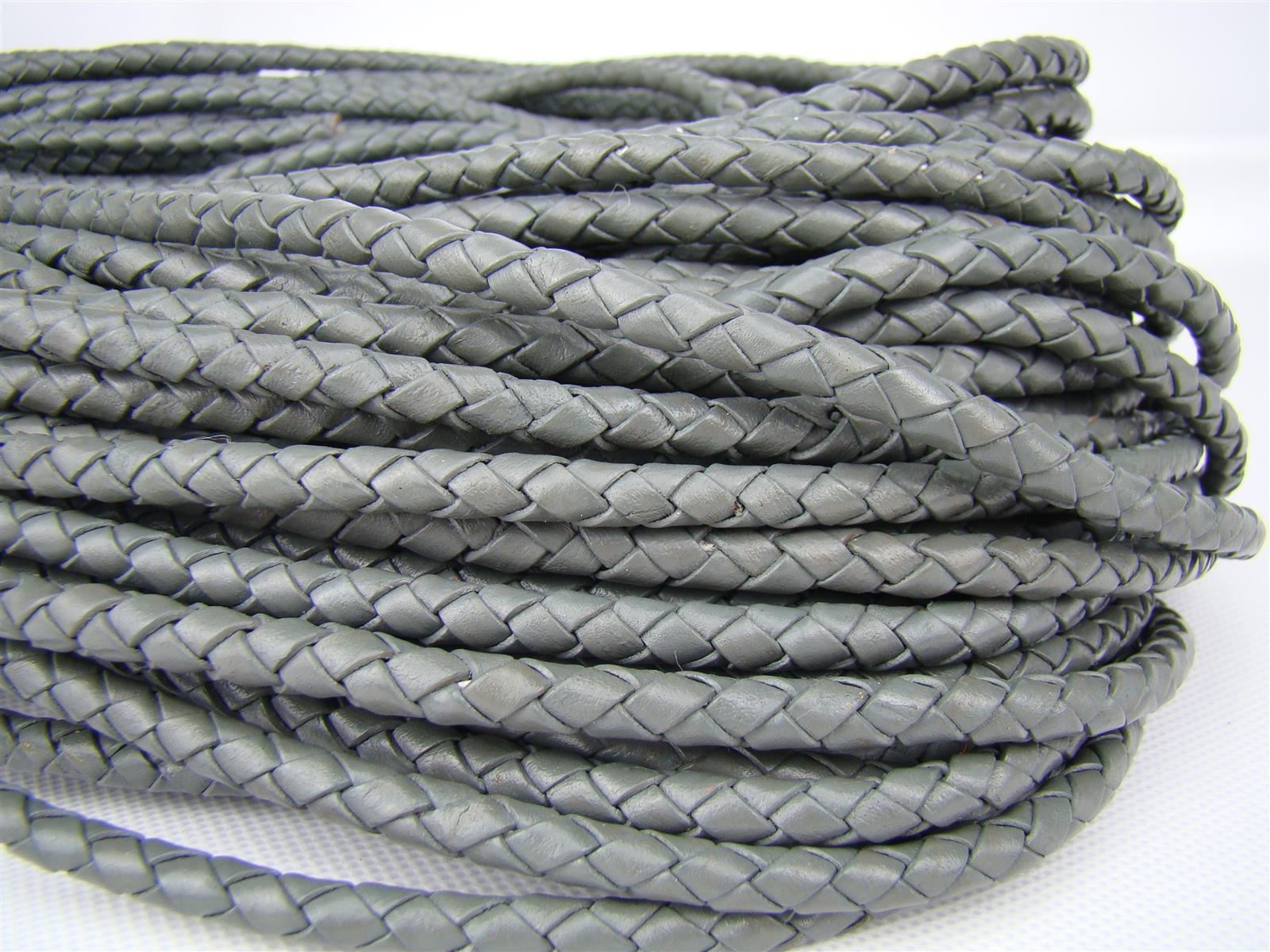 Geflochtene Lederschnur, Boloband mit einem Durchmesser von 5 mm in Grau. Vegetabil gegerbtes Lederband mit Baumwollkern