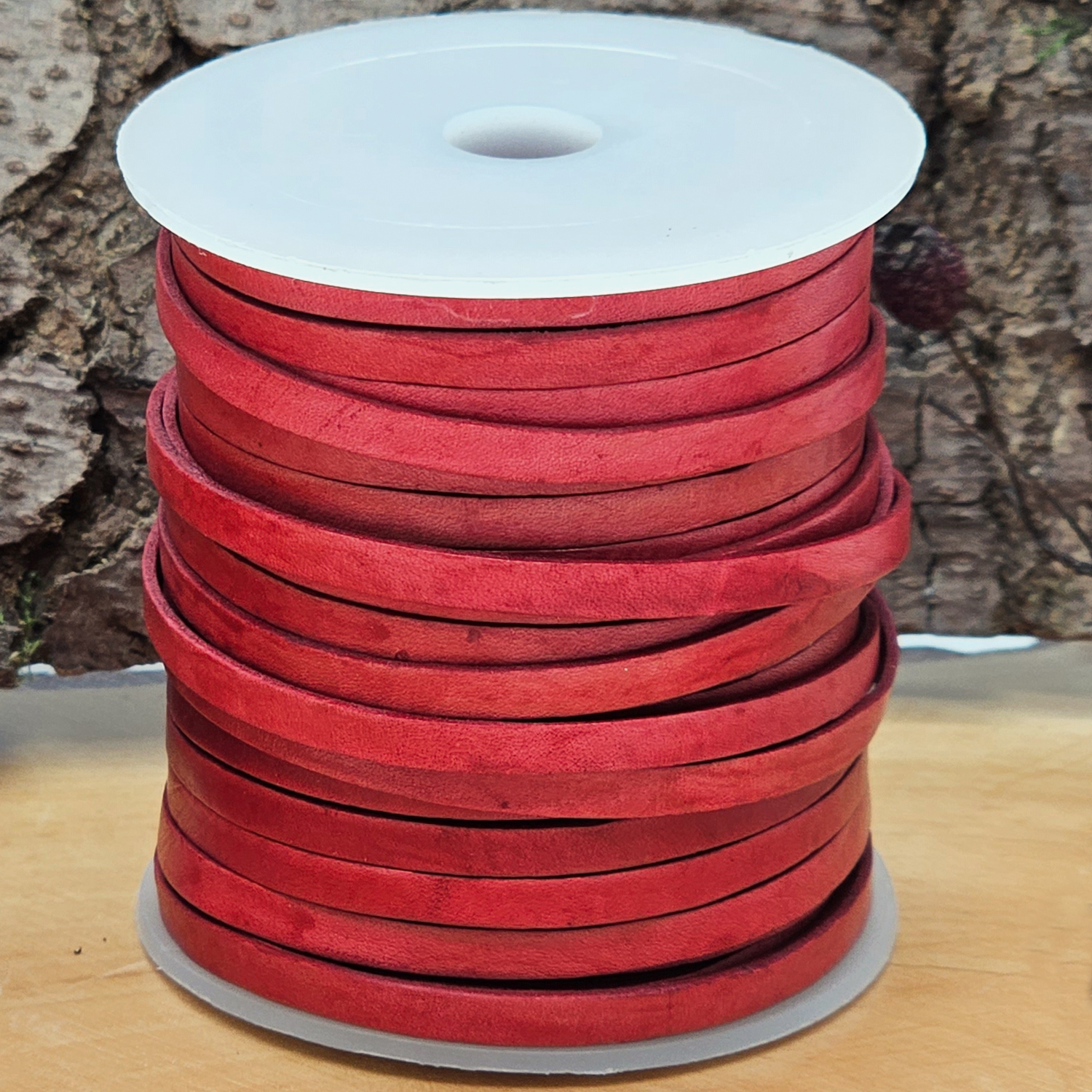 Antik Rotes flaches Lederband in 4 mm Breite und 1 mm Stärke