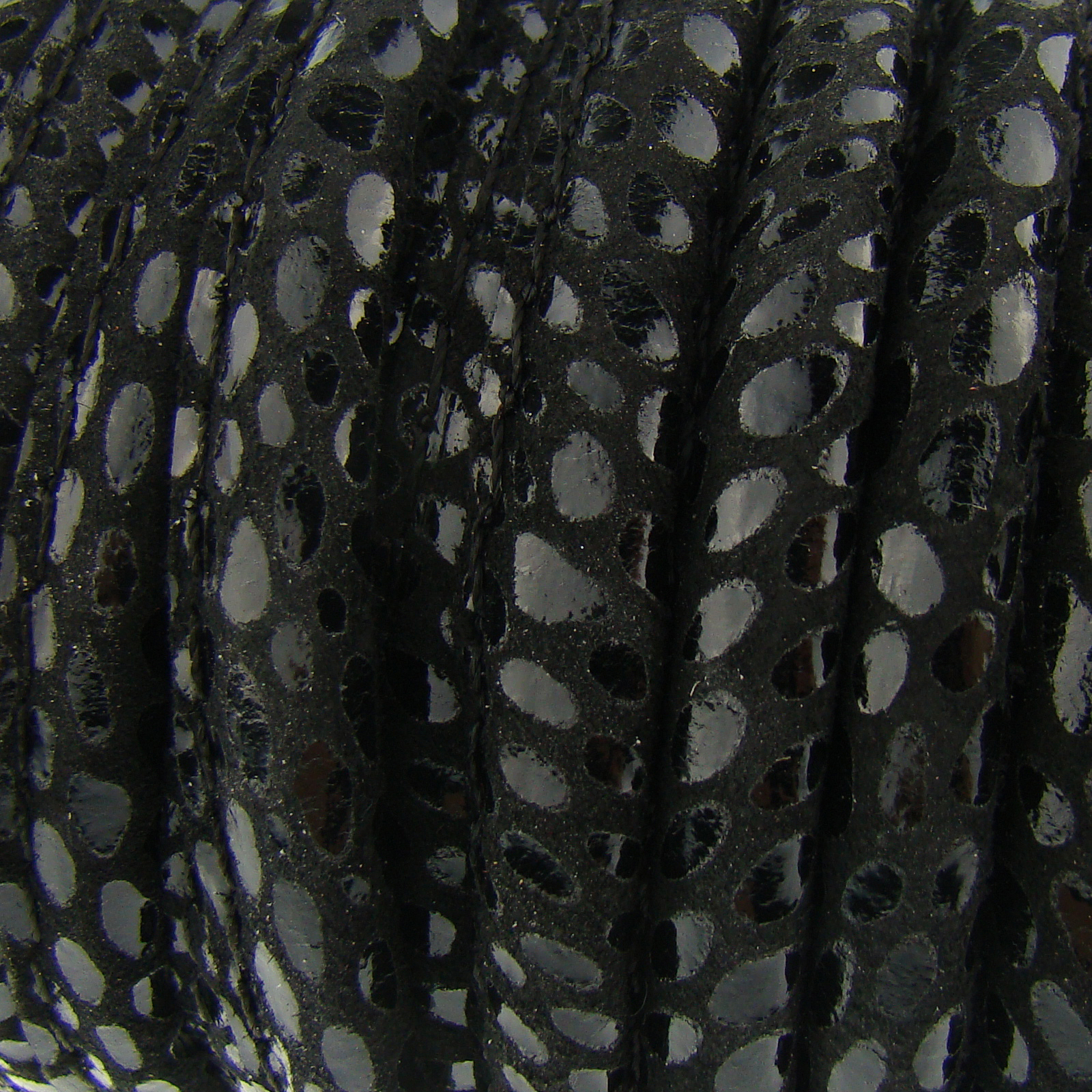 Lederschnur Oval gesäumt | Dicke:  5 mm - Punkte Schwarz. Länge: 3 m