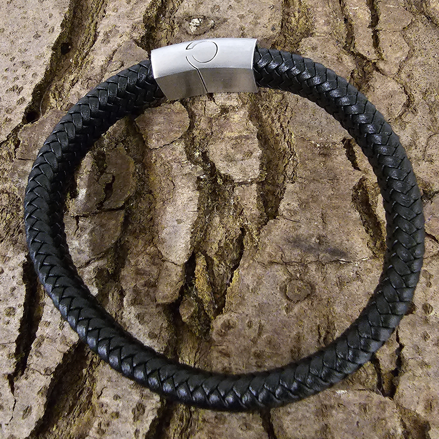 Geflochtenes Lederarmband flach fein - 12 mm Breite - Schwarz. Größe: 20 cm (M)