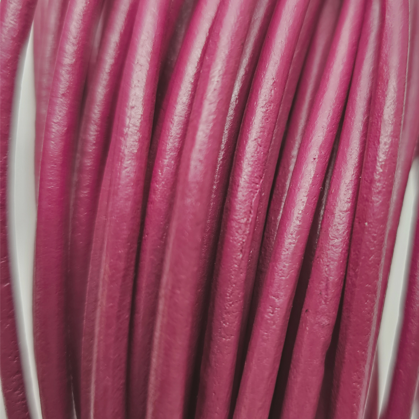 4 mm Lederschnur in Fuchsia, stabil, flexibel und strapazierfähig