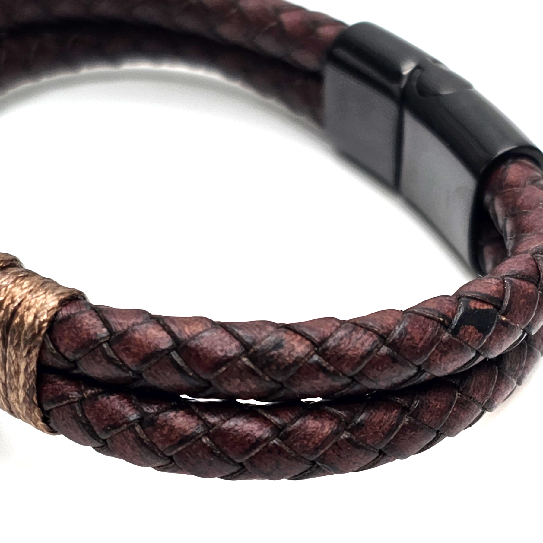 Geflochtenes Lederarmband mit Edelstahlelementen in Antikbraun