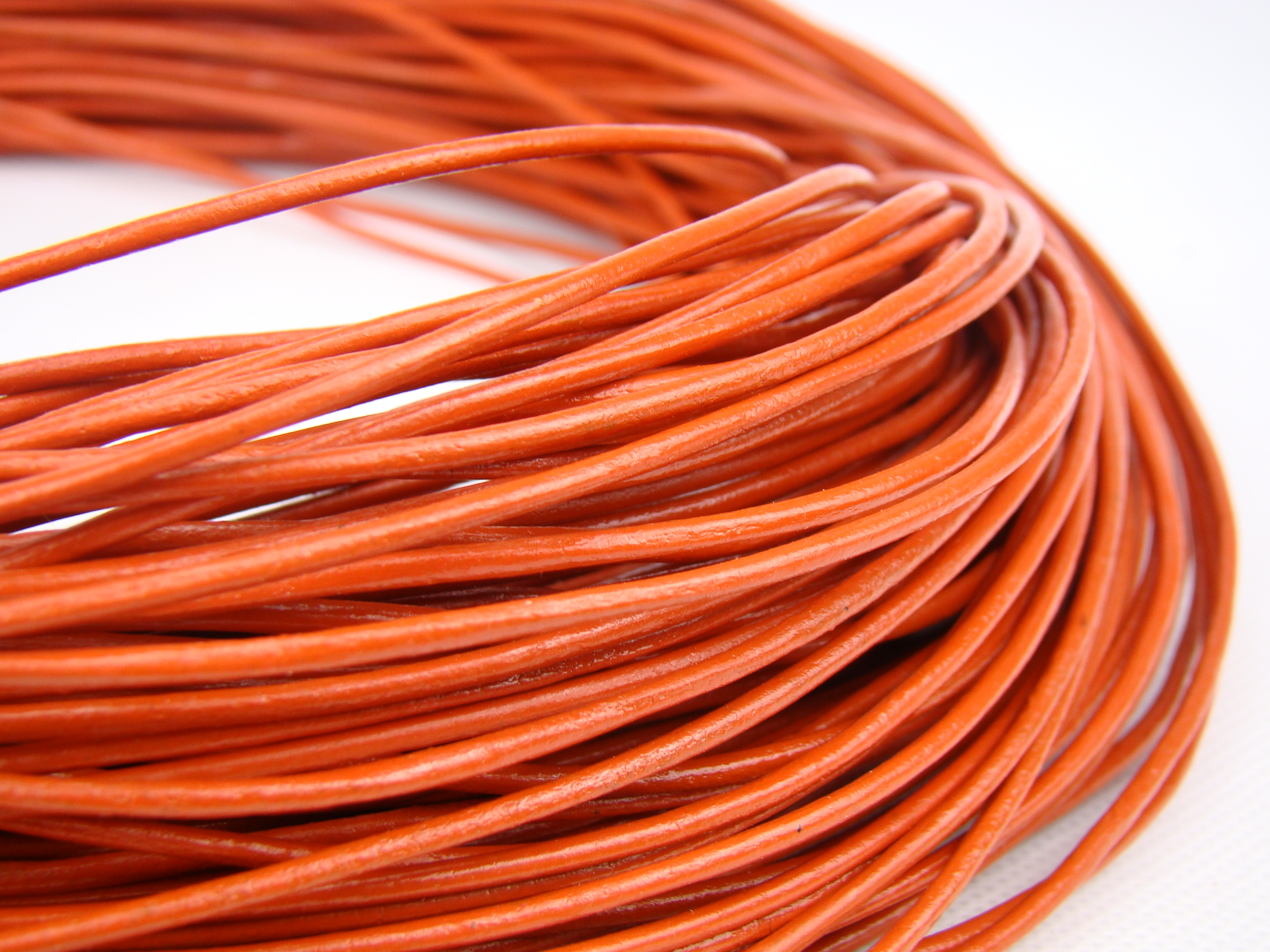 Lederschnur Rund 2 mm - Orange. Länge: 20 m