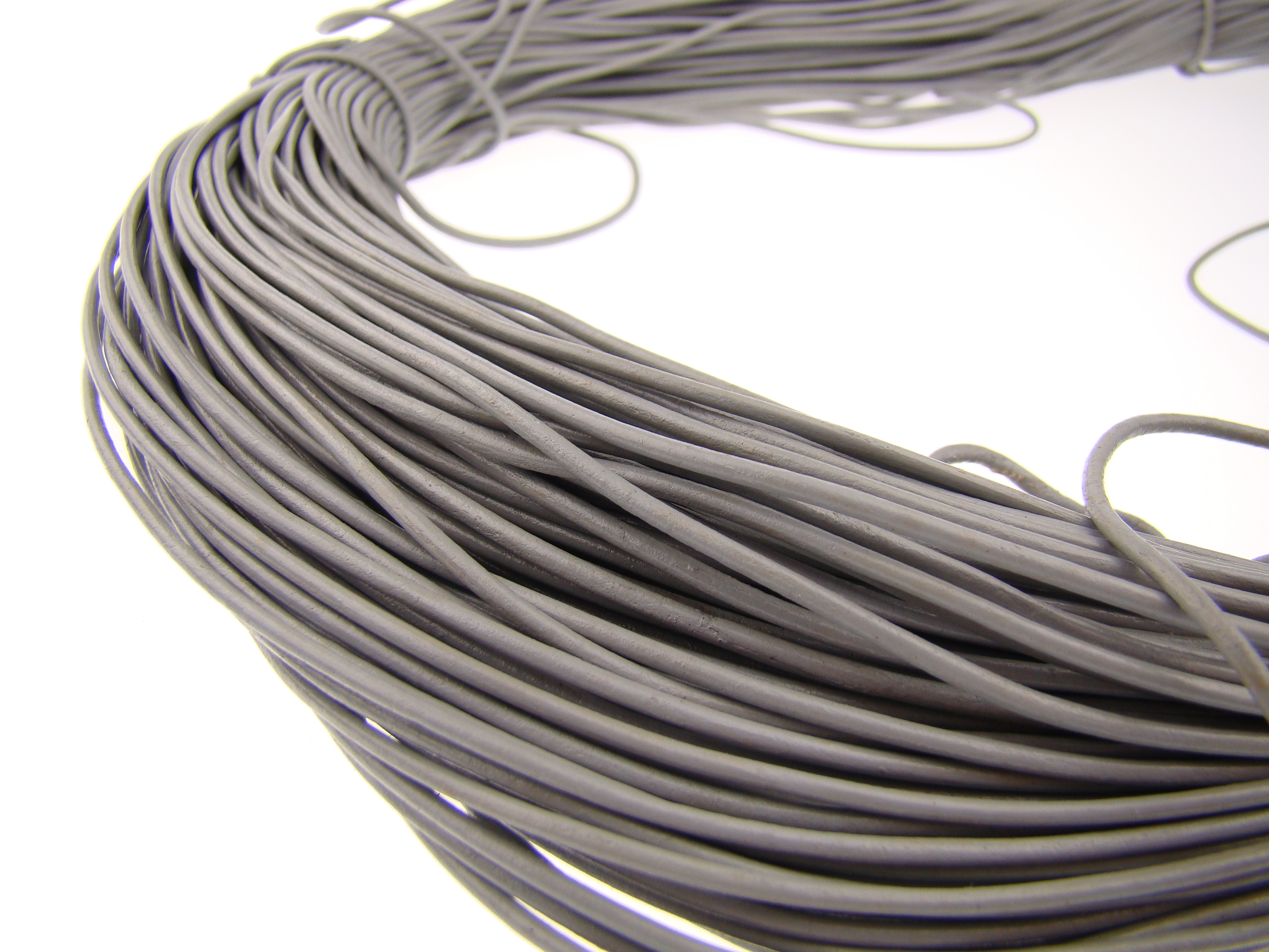 Lederschnur Rund 1,5 mm - Grau. Länge: 50 m auf Rolle