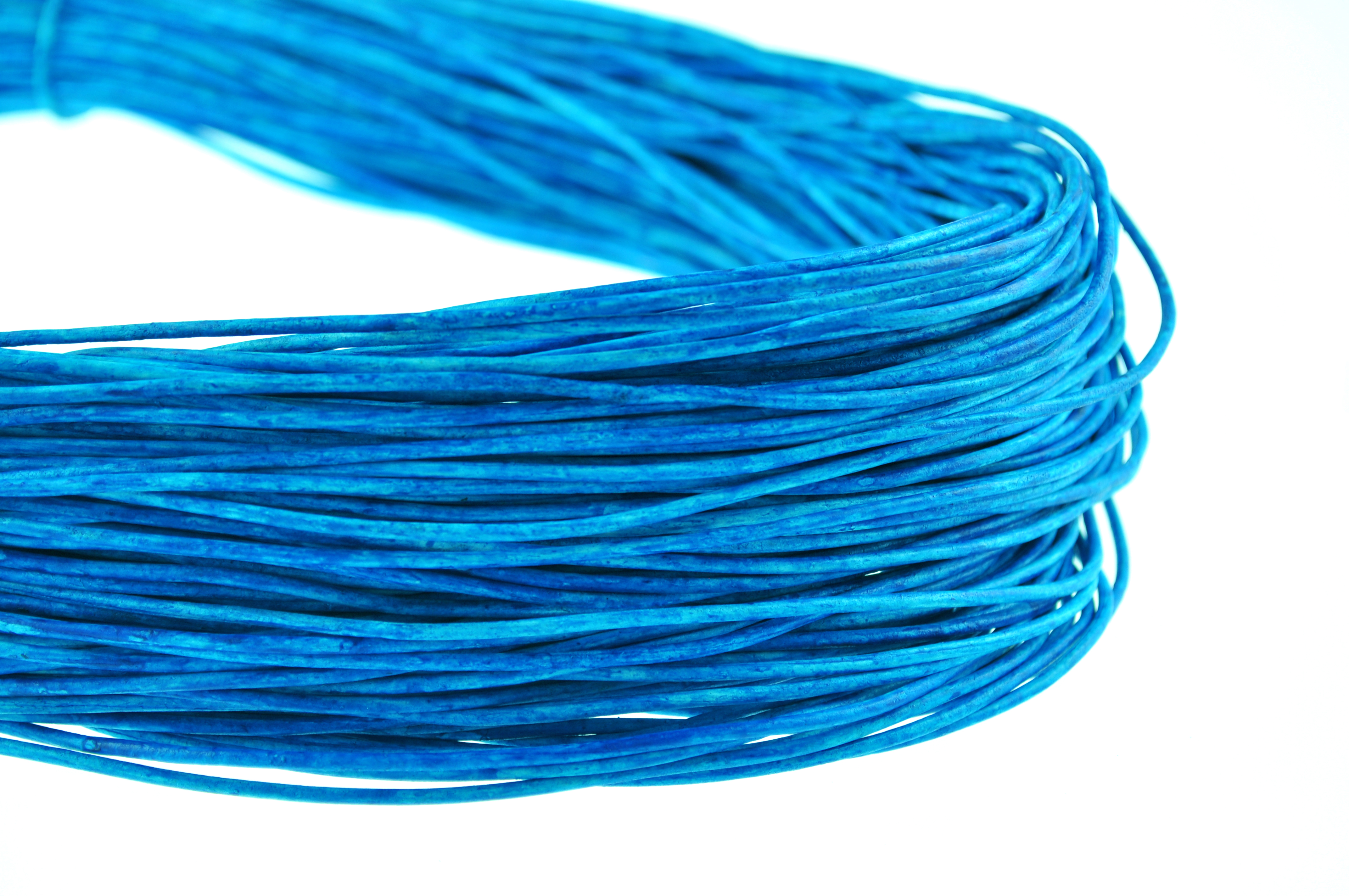 Lederschnur Rund 2 mm - Mesh Azur Blau. Länge: 50 m auf Rolle