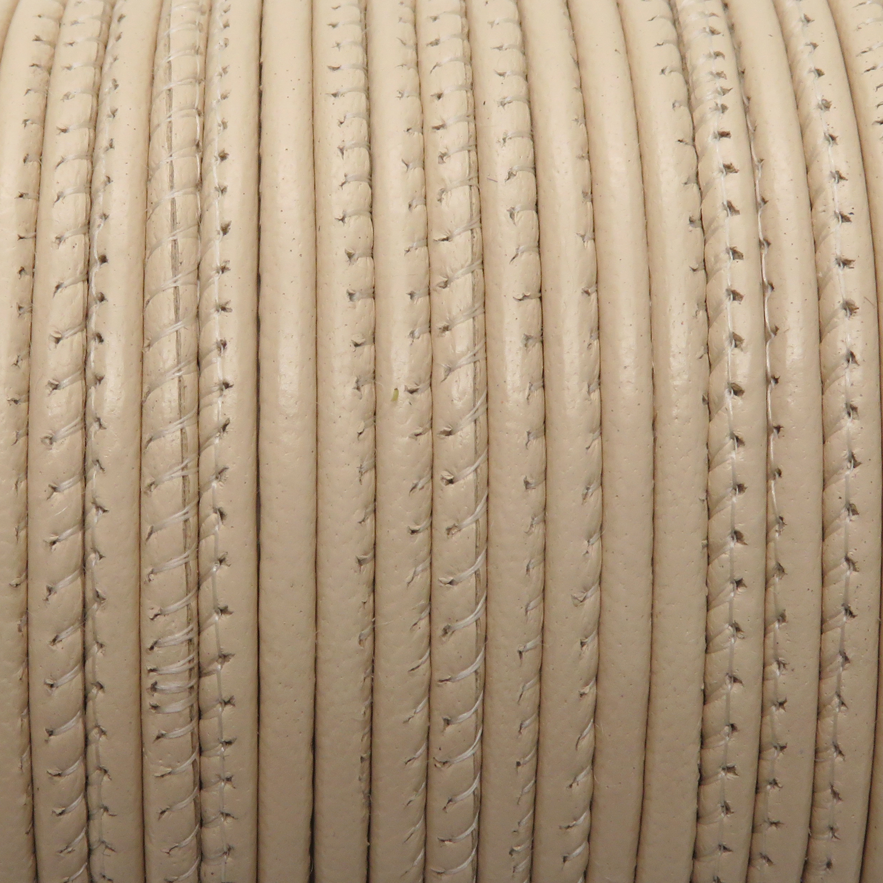 Lederschnur Rund gesäumt 2,5 mm - Natur. Länge: 5 m
