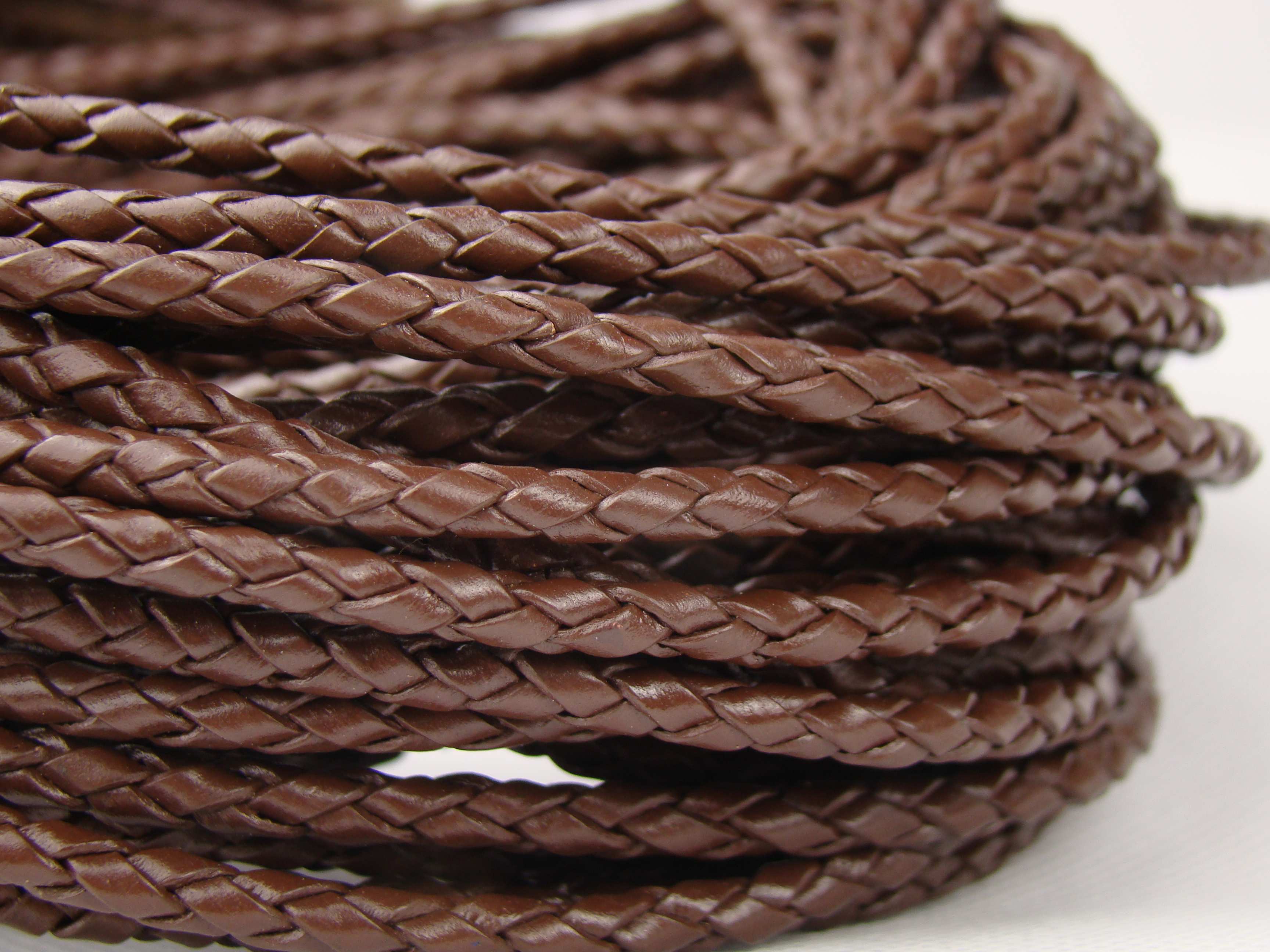 Lederschnur geflochten 3 mm - Braun. Länge: 15 m