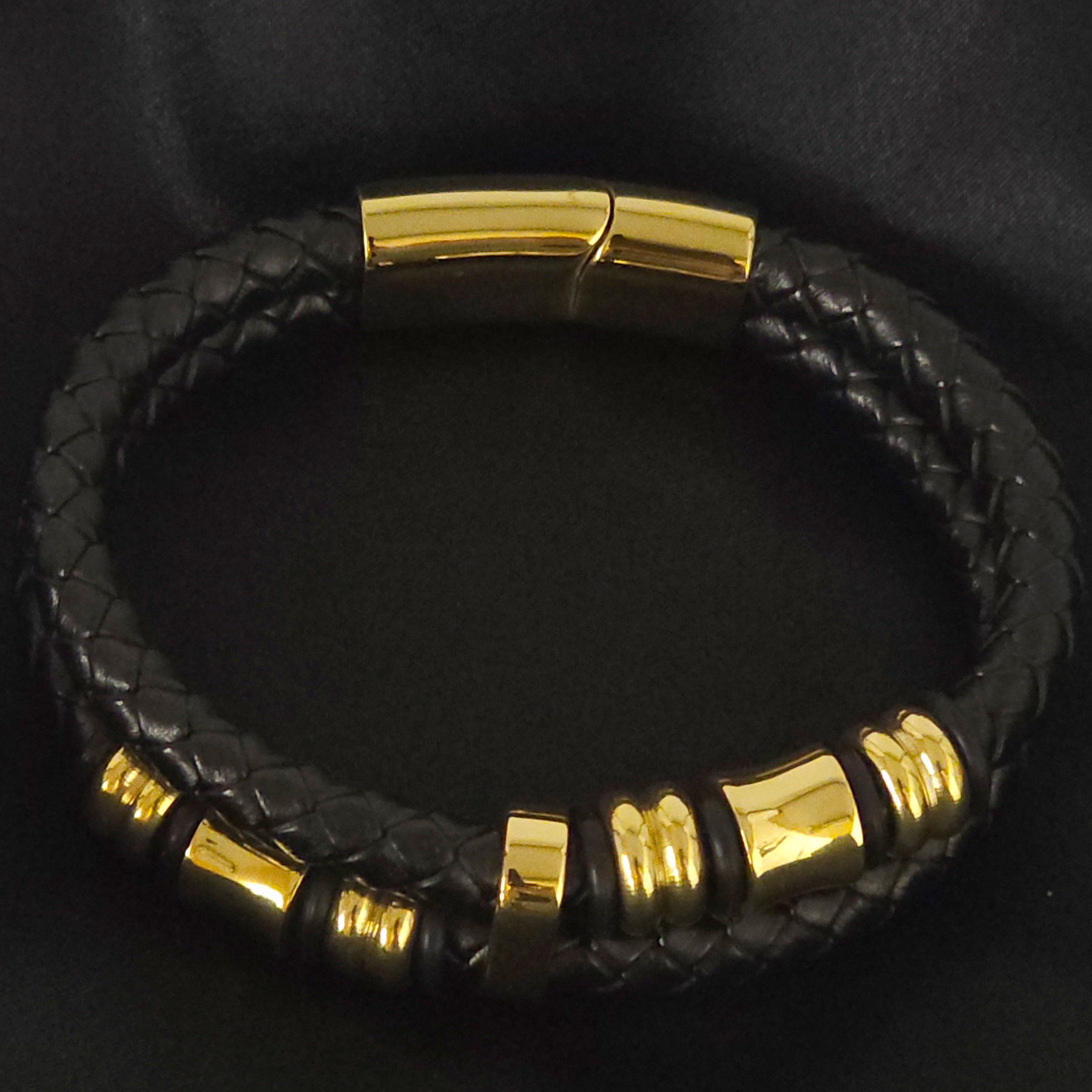Geflochtenes Lederarmband - 2 Lederbänder - Gold Details - Schwarz. Größe: 22 cm (XL)