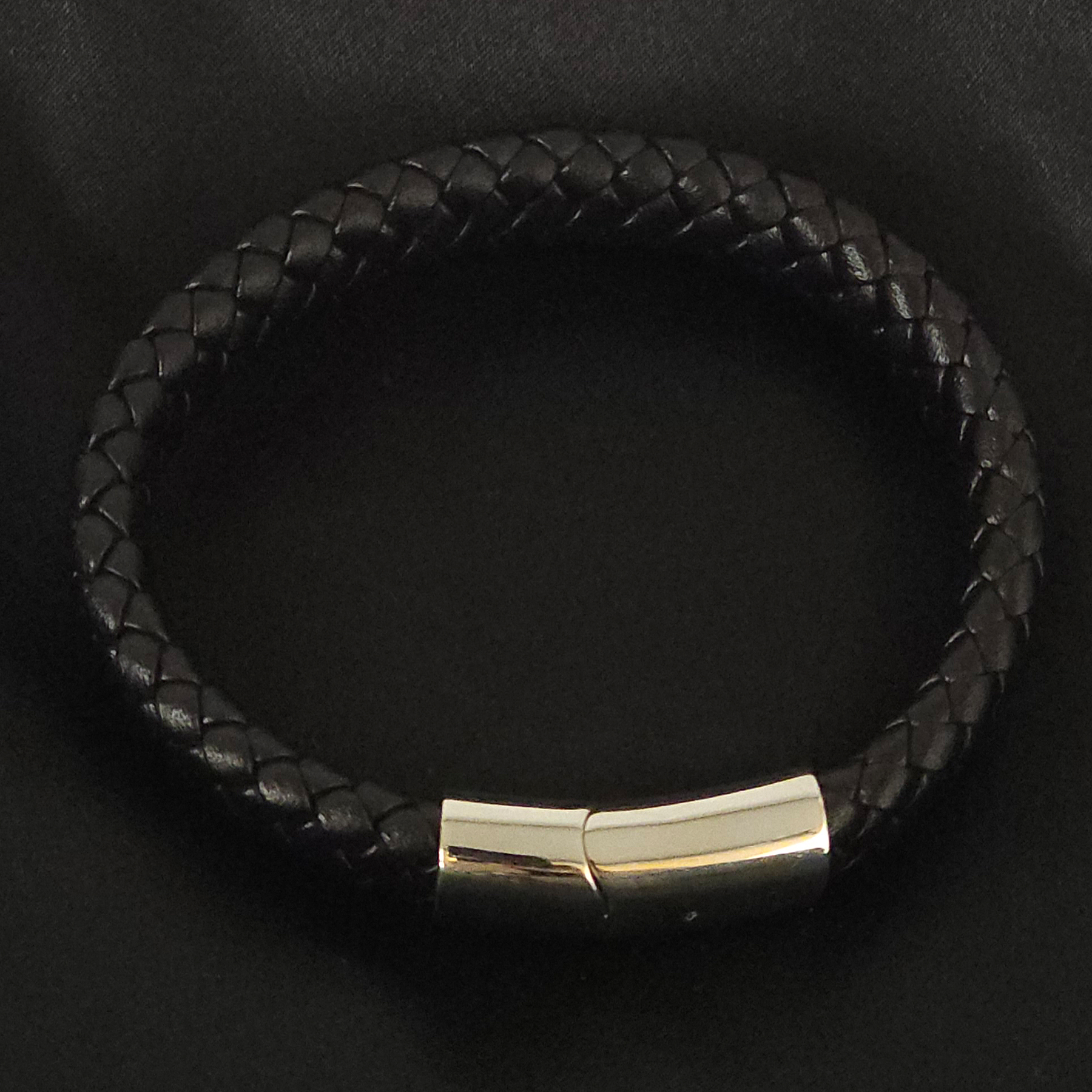 Geflochtenes Lederarmband flach - 12 mm Breite - Schwarz. Größe: 20 cm (M)