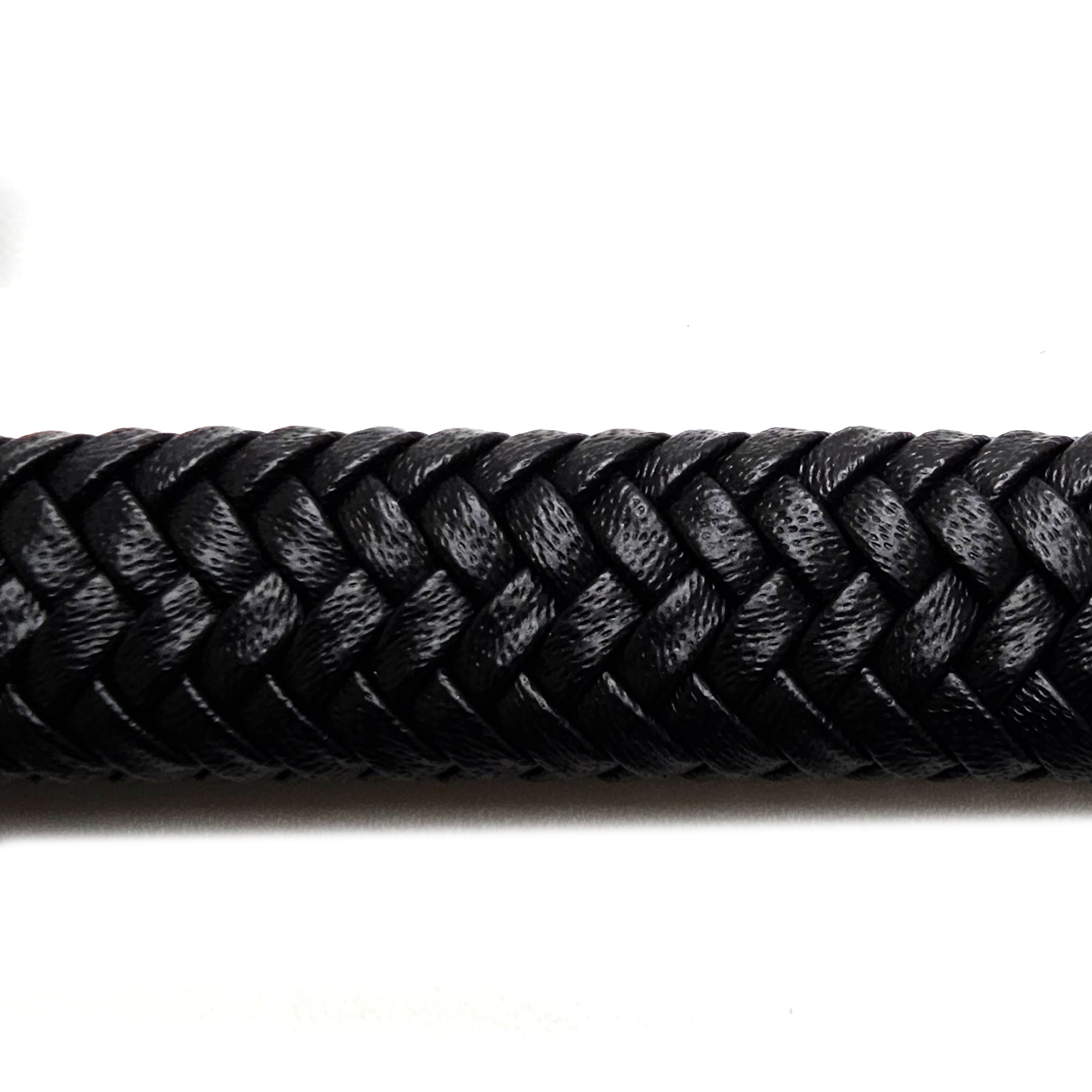 Geflochtenes Lederarmband flach fein - 12 mm Breite - Schwarz - matt schwarzer Verschluss. Größe: 21 cm (L)