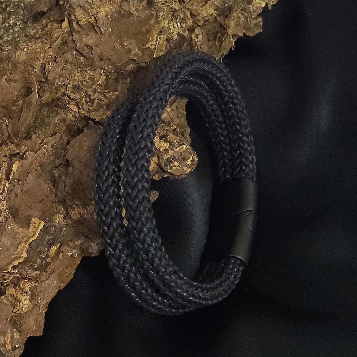 Lederarmband für Herren aus zwei quadratischen Lederschnüren mit mattem Magnetverschluss