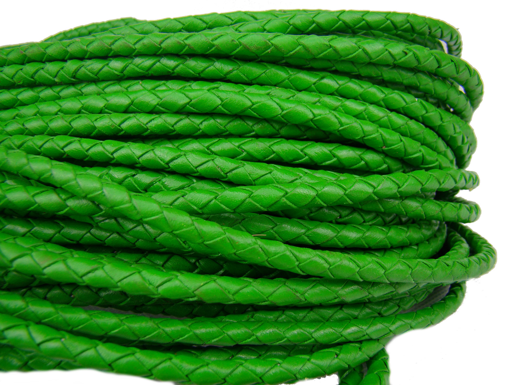 Geflochtene Lederschnur, Boloband mit einem Durchmesser von 5 mm in Grün. Vegetabil gegerbtes Lederband mit Baumwollkern