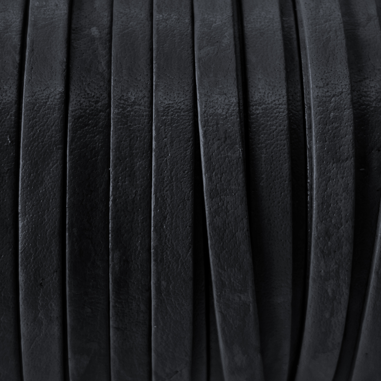 Flaches Lederband in 4 mm Breite, 1 mm Dicke in einem tiefen Nachtblau