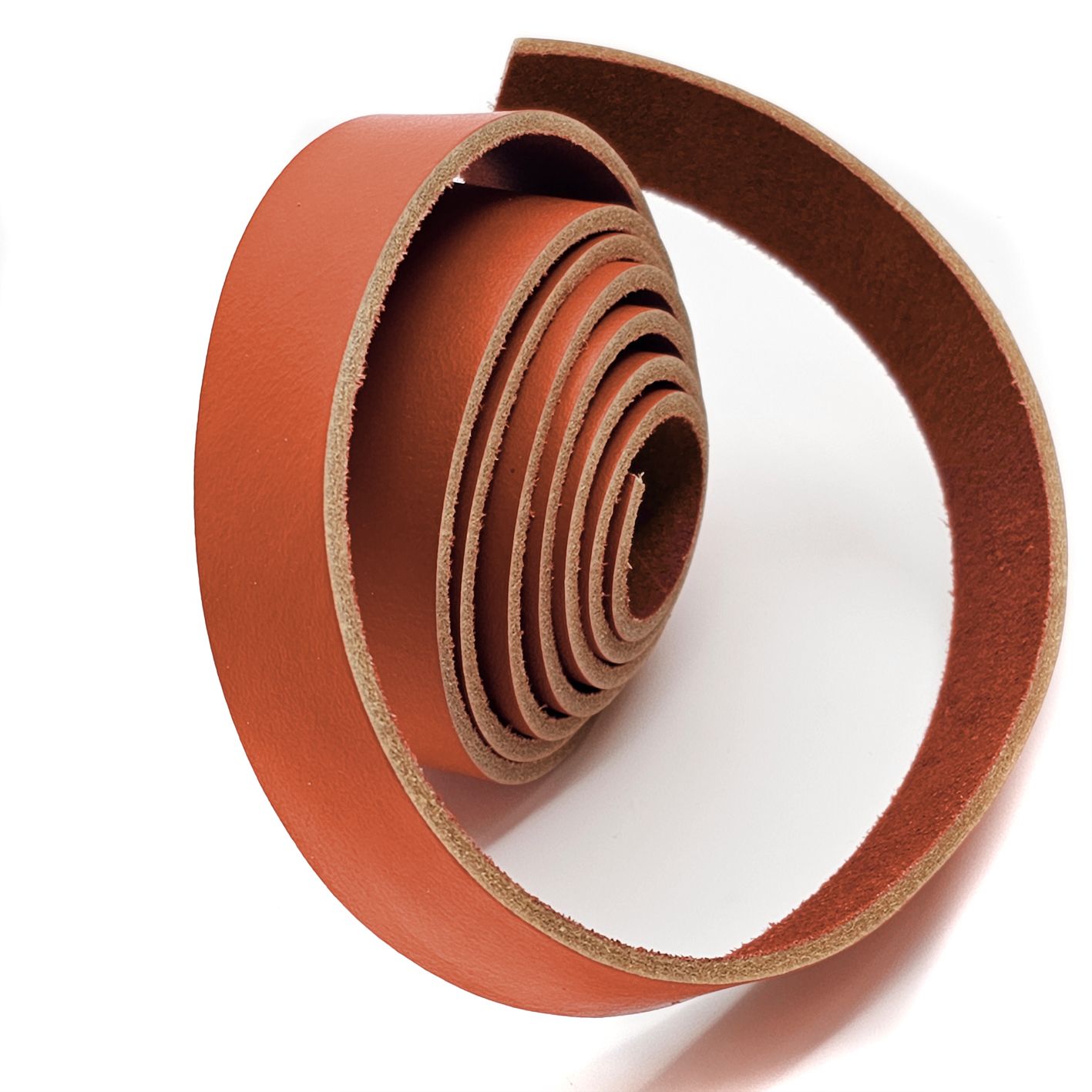 Flacher, weicher Lederriemen in Orange mit einer Länge von 1,5 Metern und einer Breite von 25 mm