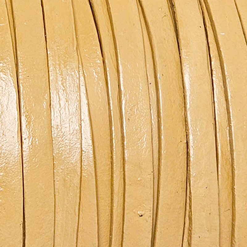 Flaches Lederband in Creme und sehr guter Qualität - Maße: 4 mm x 1 mm