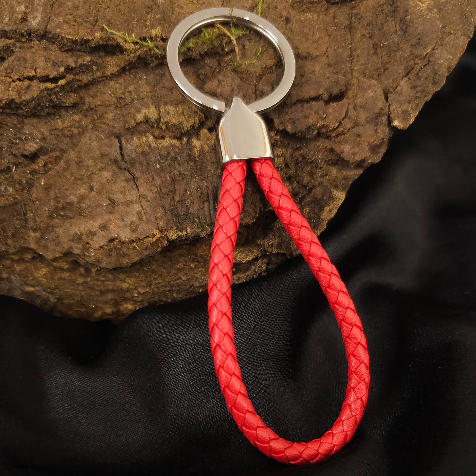 Roter Schlüsselanhänger aus Leder geflochten mit Edelstahlring 5