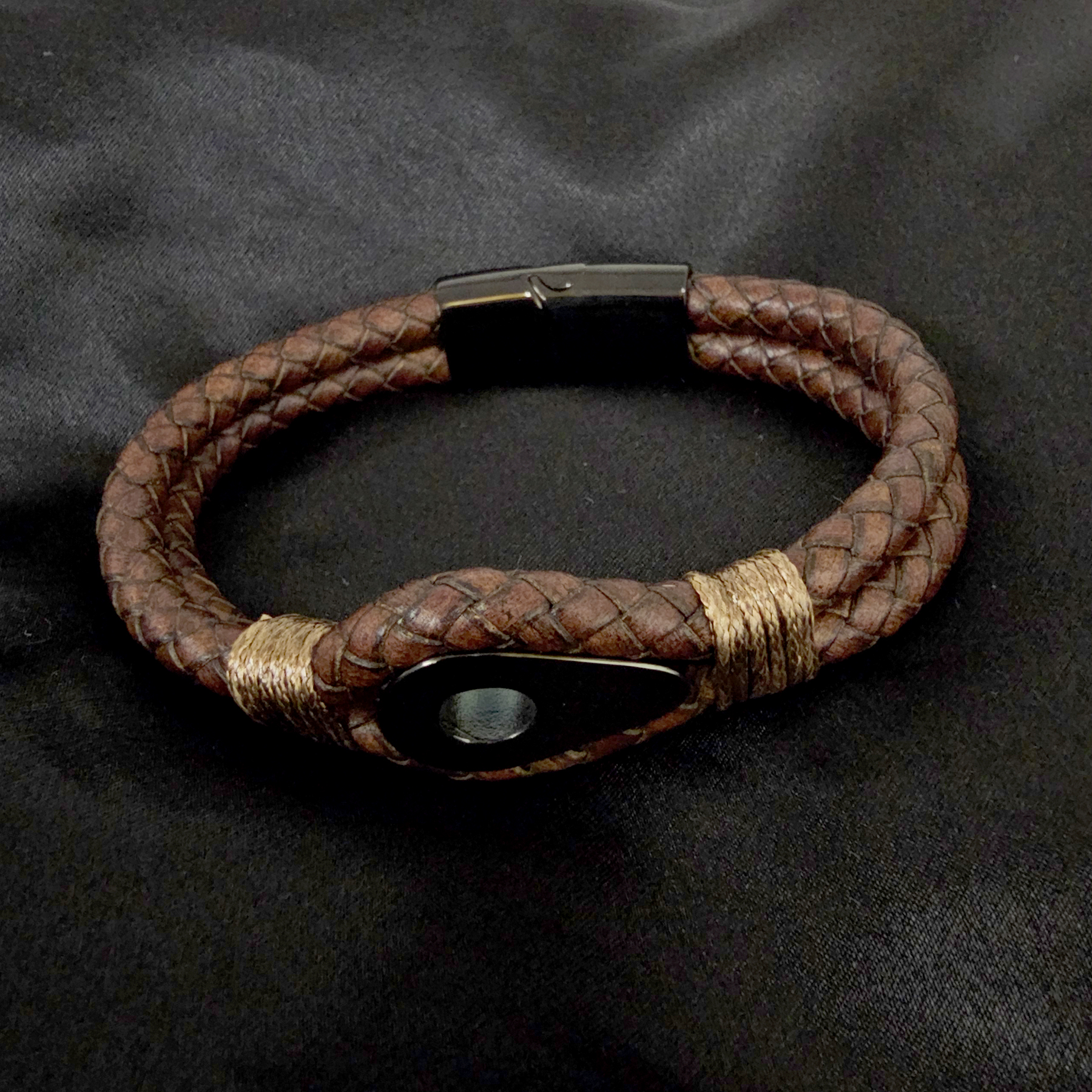 Geflochtenes Lederarmband mit Edelstahlelementen in Antikbraun