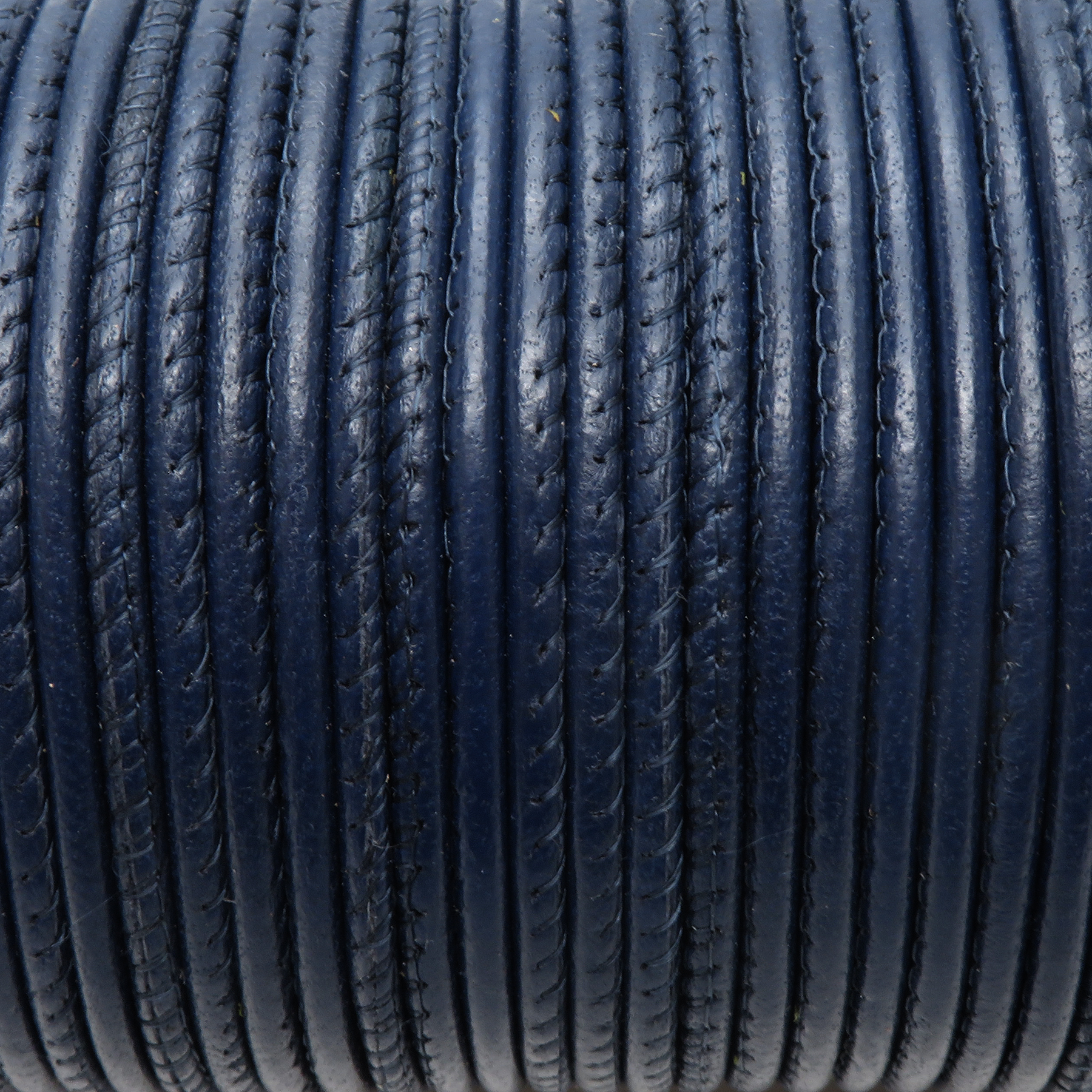 Lederschnur Rund gesäumt 2,5 mm - Navy. Länge: 2 m