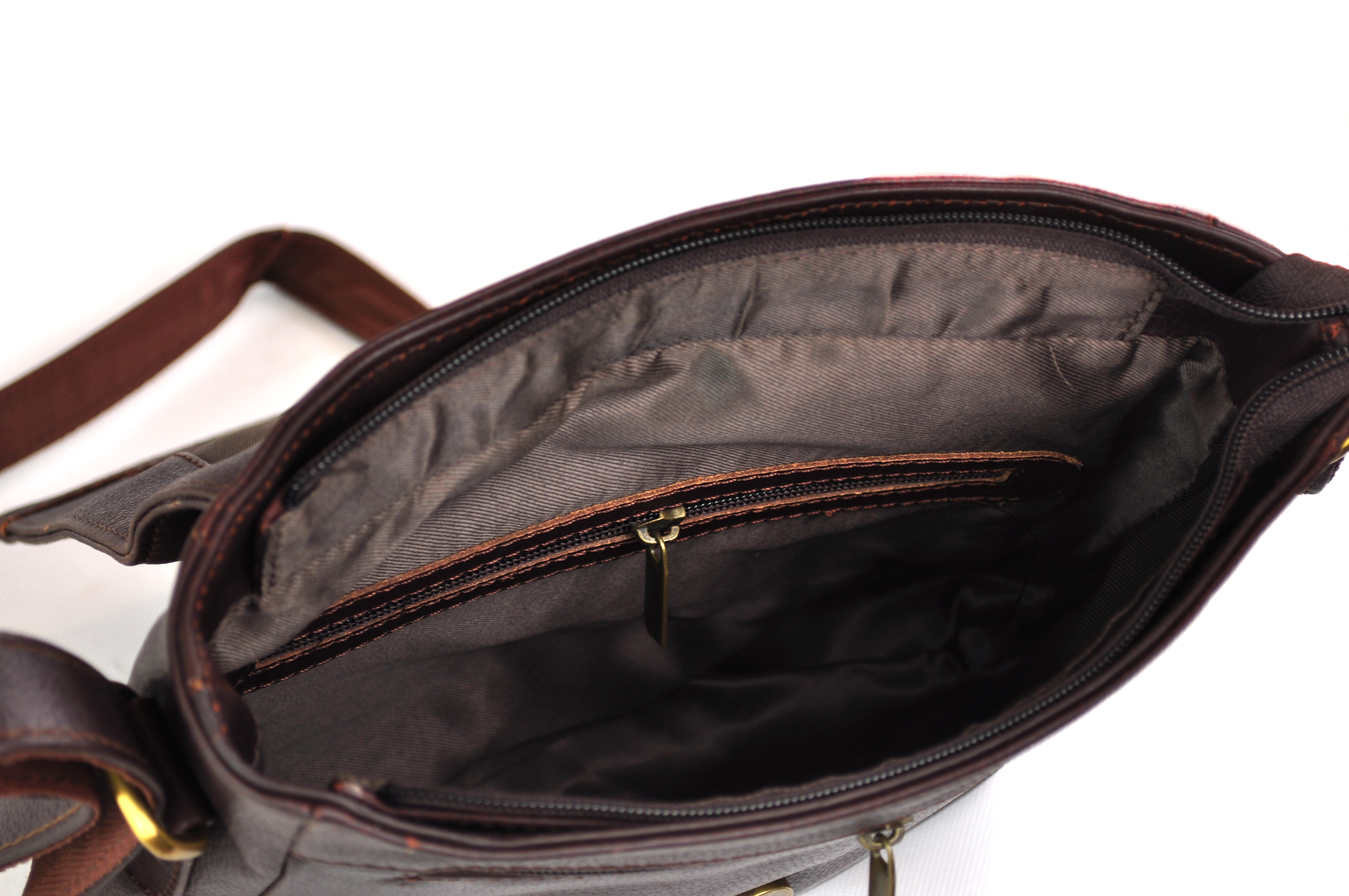 Umhängetasche für Herren, 100% echtes Leder - schlicht und praktisch