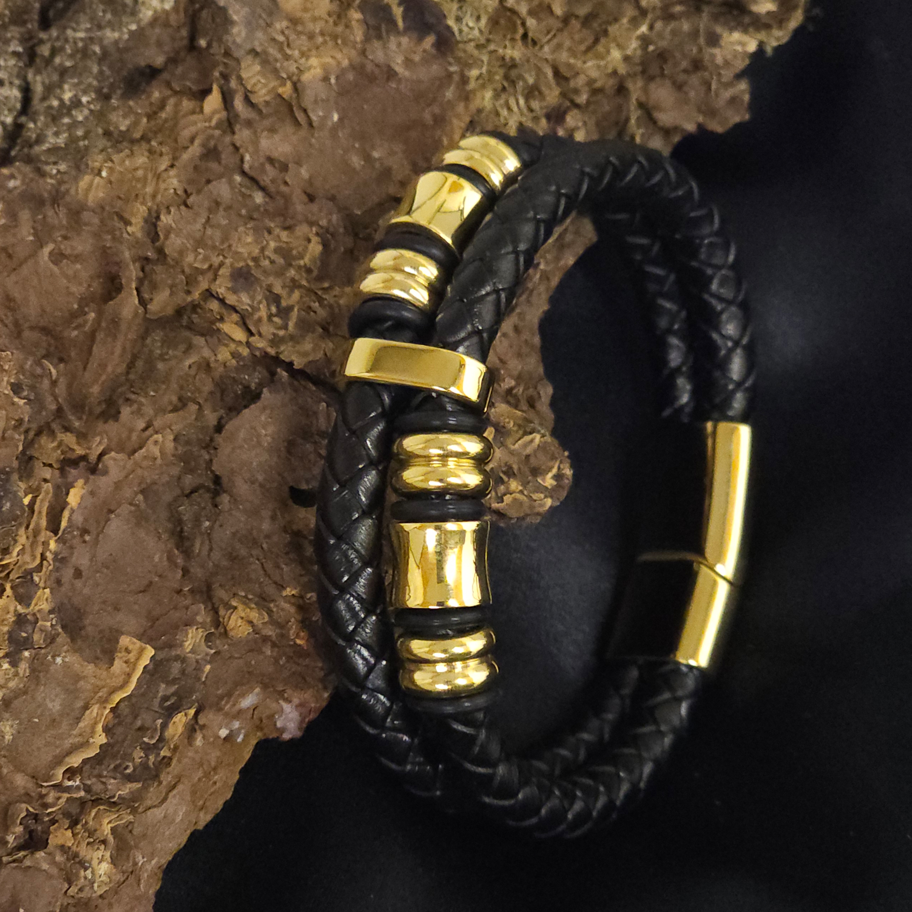 Geflochtenes Lederarmband - 2 Lederbänder - Gold Details - Schwarz. Größe: 22 cm (XL)
